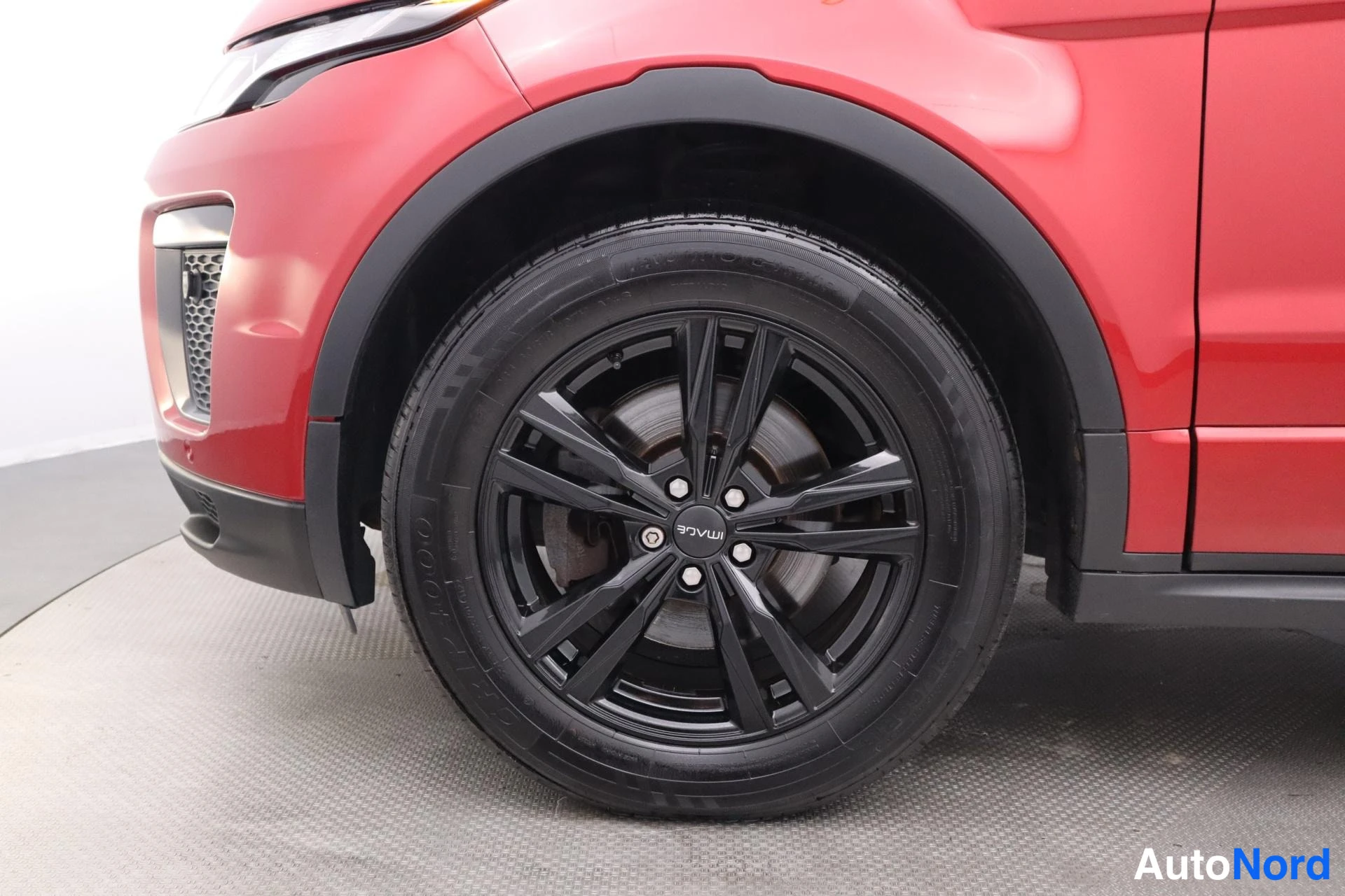 Punainen Land Rover Range Rover Evoque 2017, etuviisto, keula vasemmalle, kuva 3