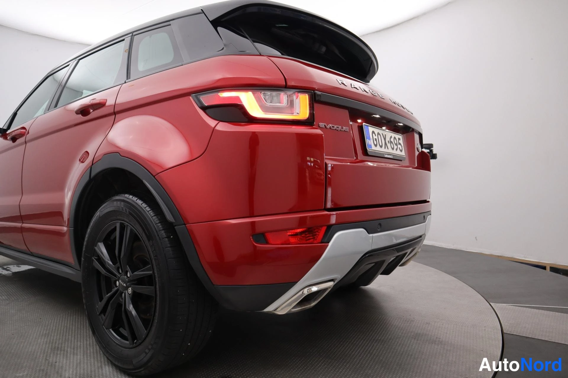 Punainen Land Rover Range Rover Evoque 2017, takaviisto, kuva 9