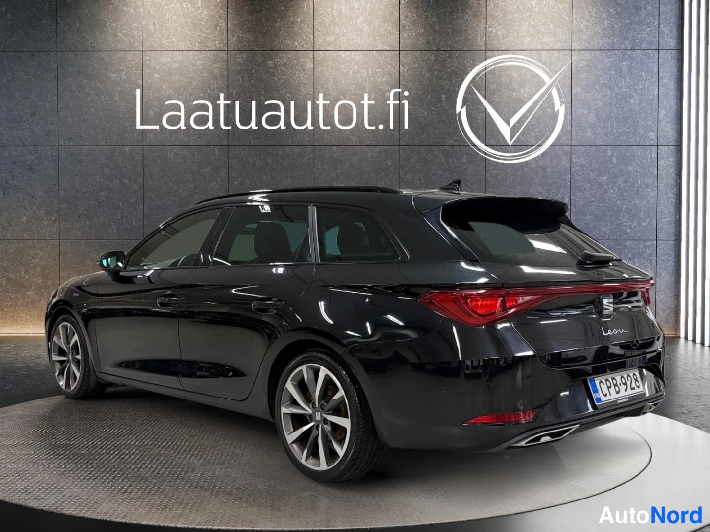 Musta Seat Leon Sportstourer 2021, takaviisto, kuva 5