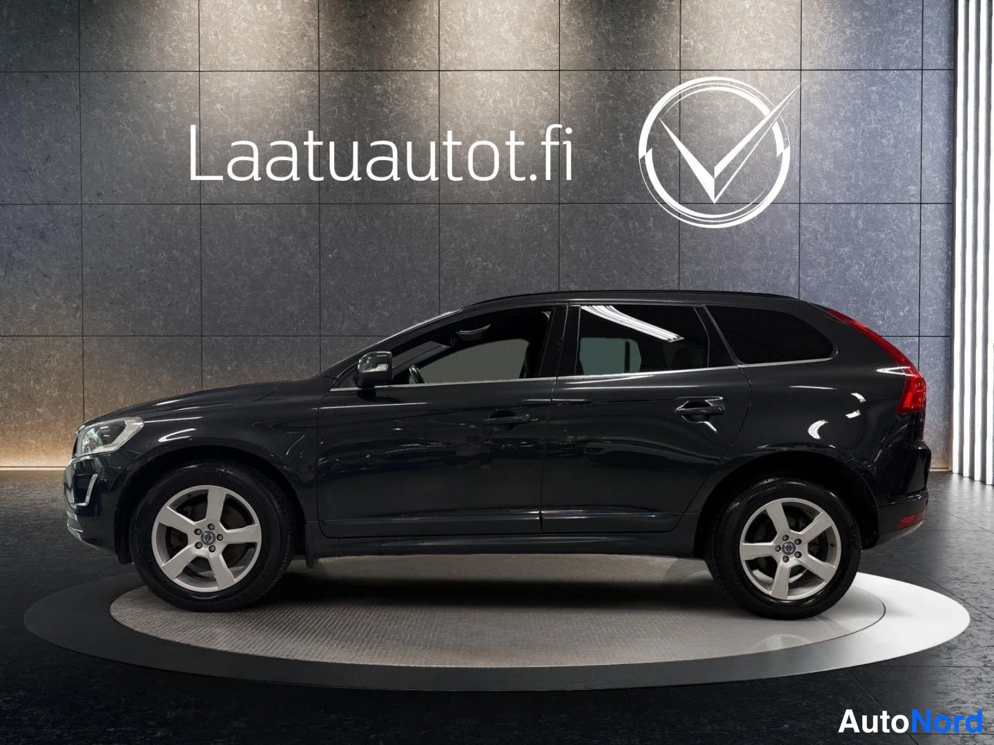 Harmaa Volvo XC60 2014, sivulta, kuva 4
