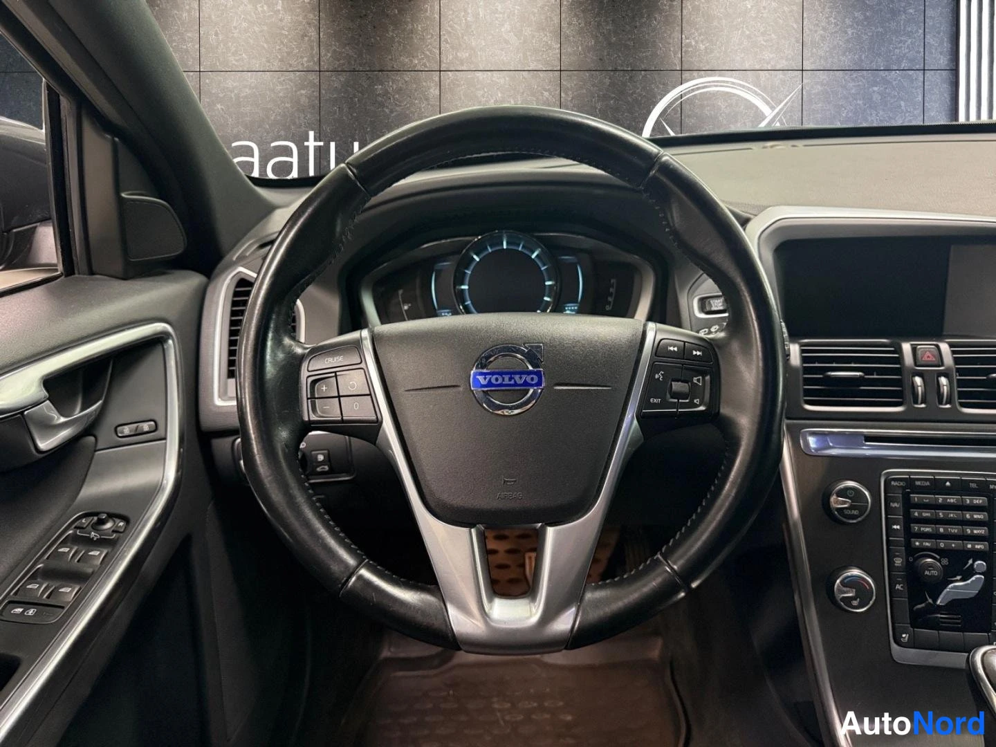 Harmaa Volvo XC60 2014, kuva 10