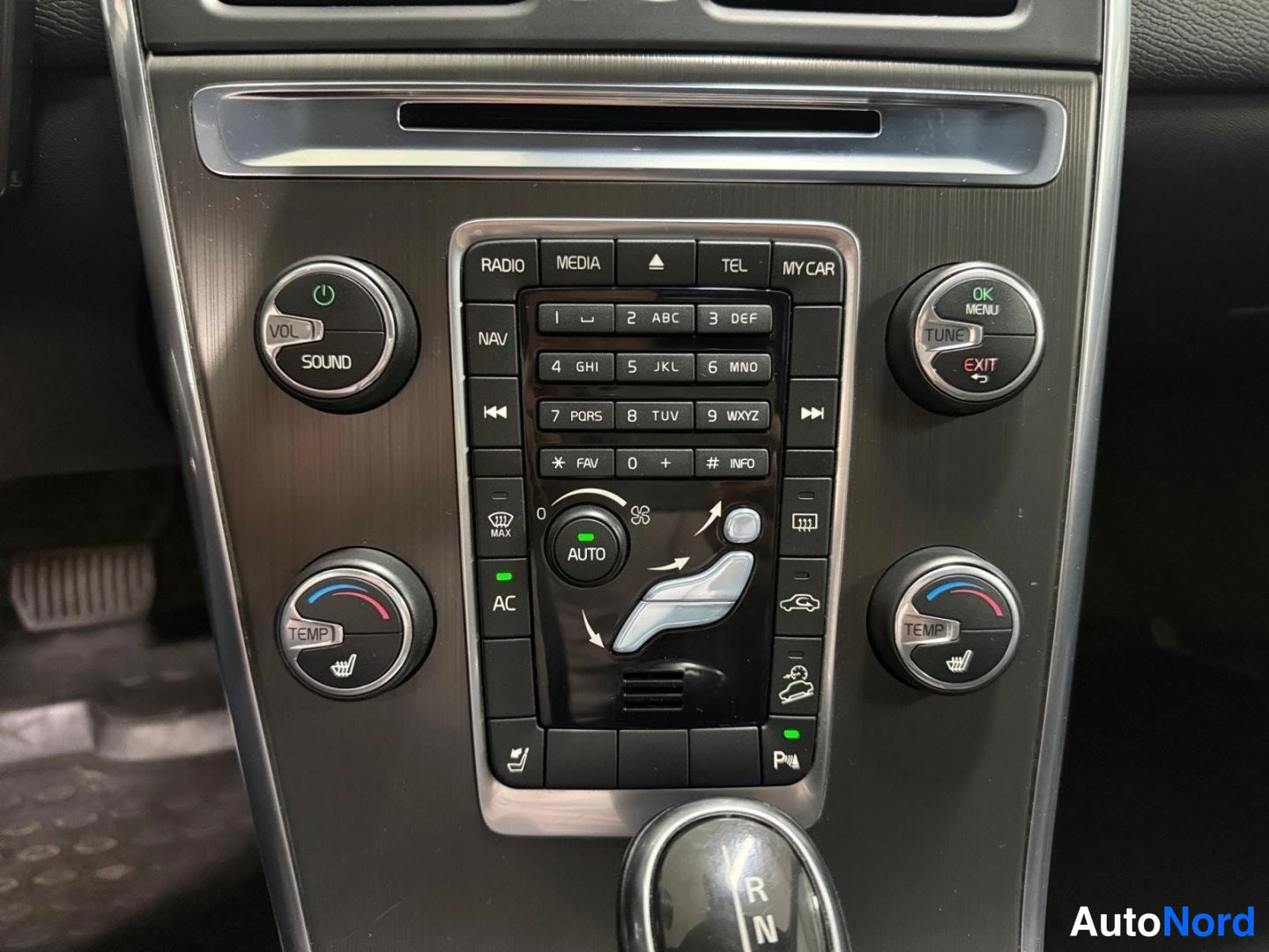 Harmaa Volvo XC60 2014, kuva 15