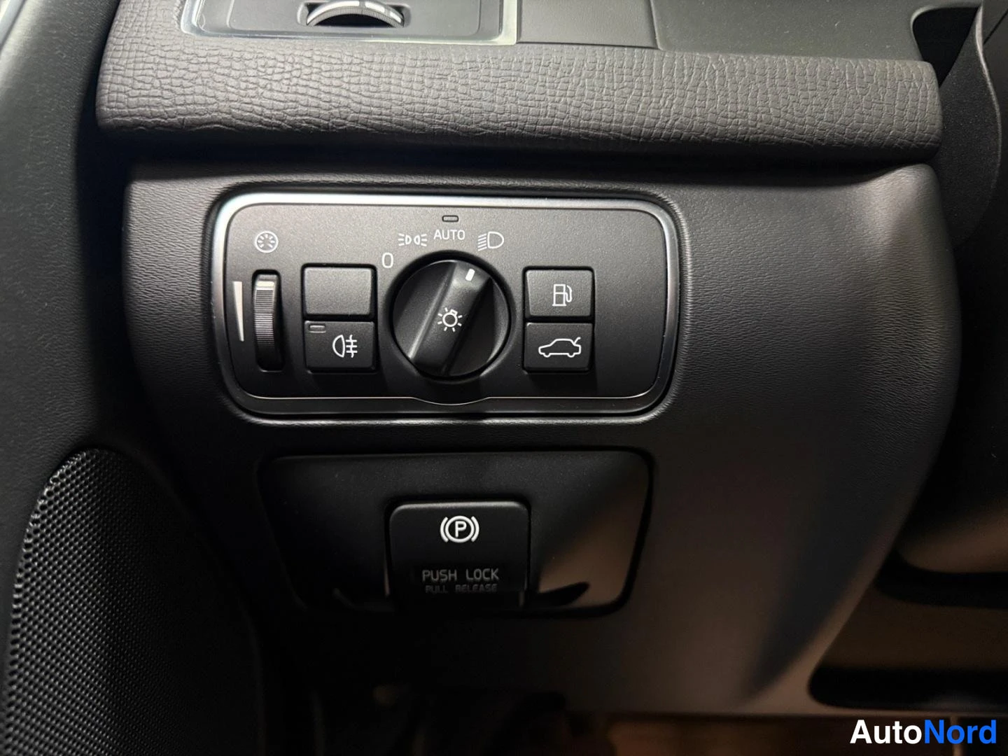 Harmaa Volvo XC60 2014, kuva 19