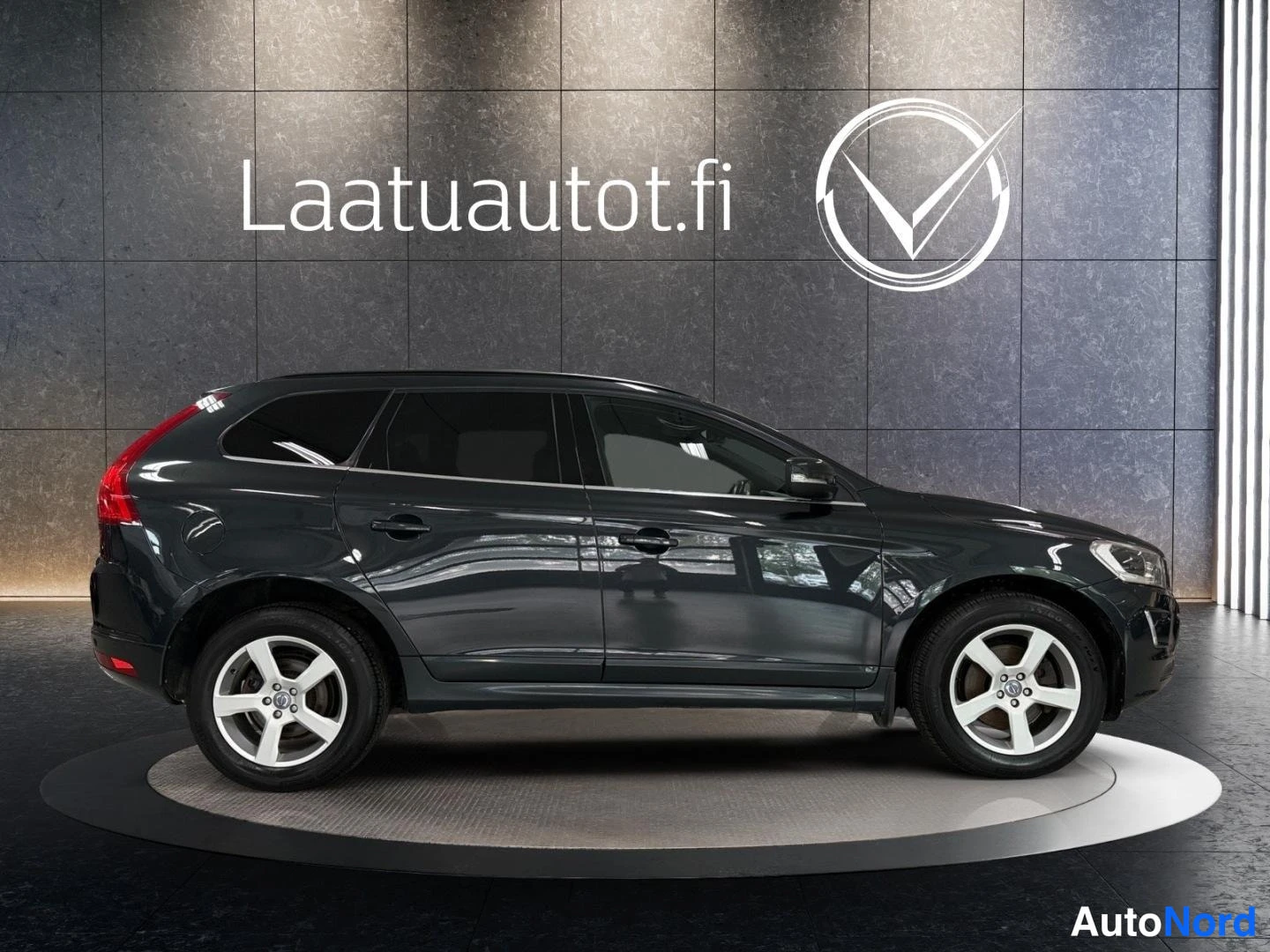 Harmaa Volvo XC60 2014, sivulta, kuva 5