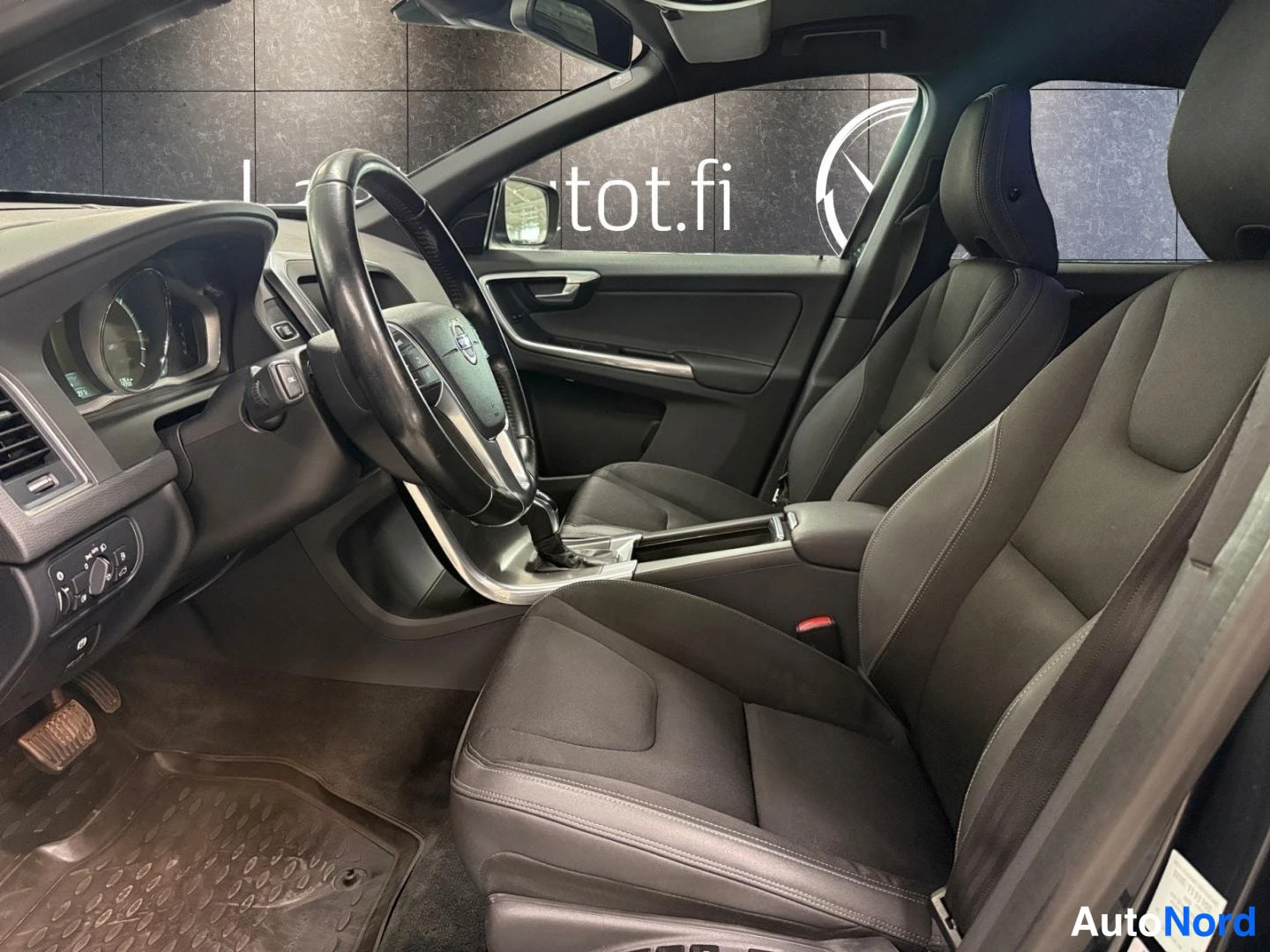 Harmaa Volvo XC60 2014, kuva 22