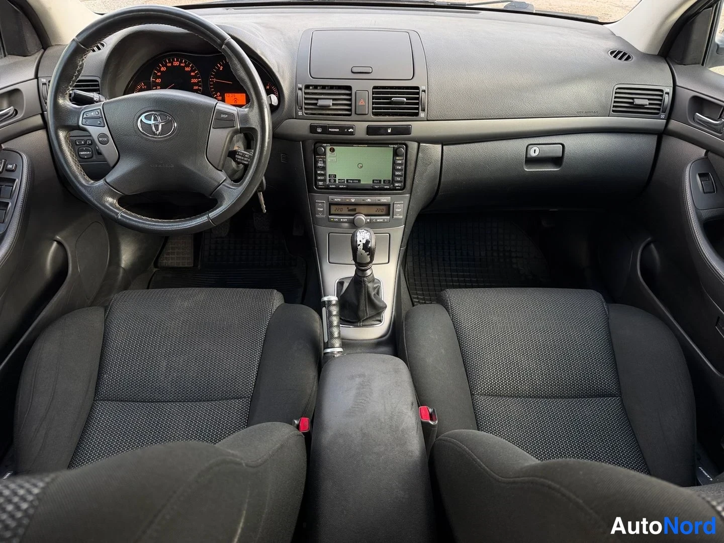 Harmaa Toyota Avensis 2008, ohjaamo, kuva 9