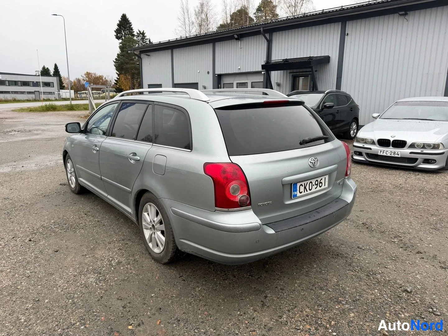 Harmaa Toyota Avensis 2008, takaviisto, kuva 2
