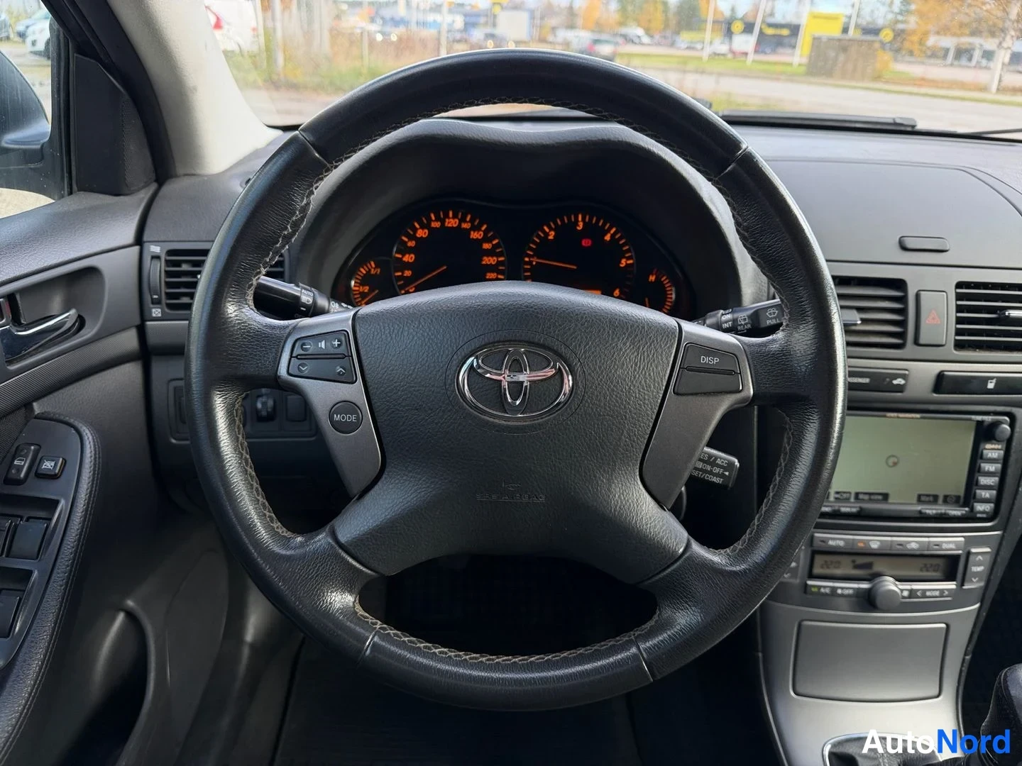 Harmaa Toyota Avensis 2008, yksityiskohta, kuva 15