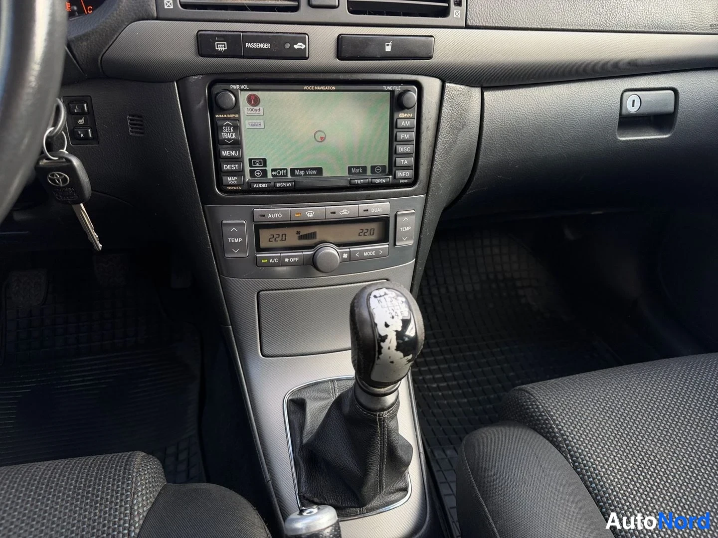 Harmaa Toyota Avensis 2008, ohjaamo, kuva 10