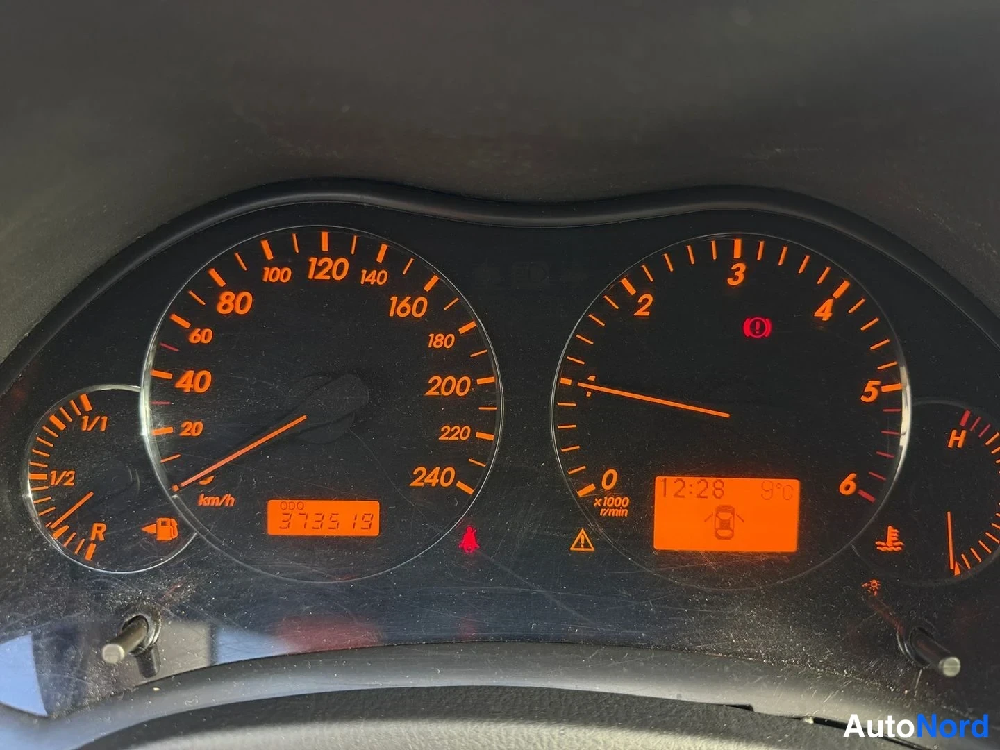 Harmaa Toyota Avensis 2008, yksityiskohta, kuva 17