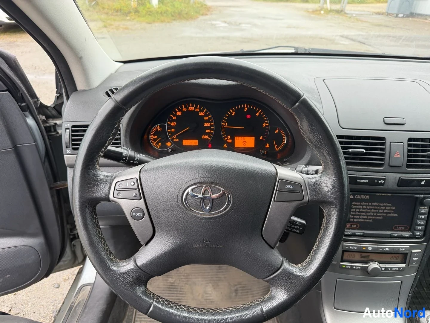 Harmaa Toyota Avensis 2008, yksityiskohta, kuva 4