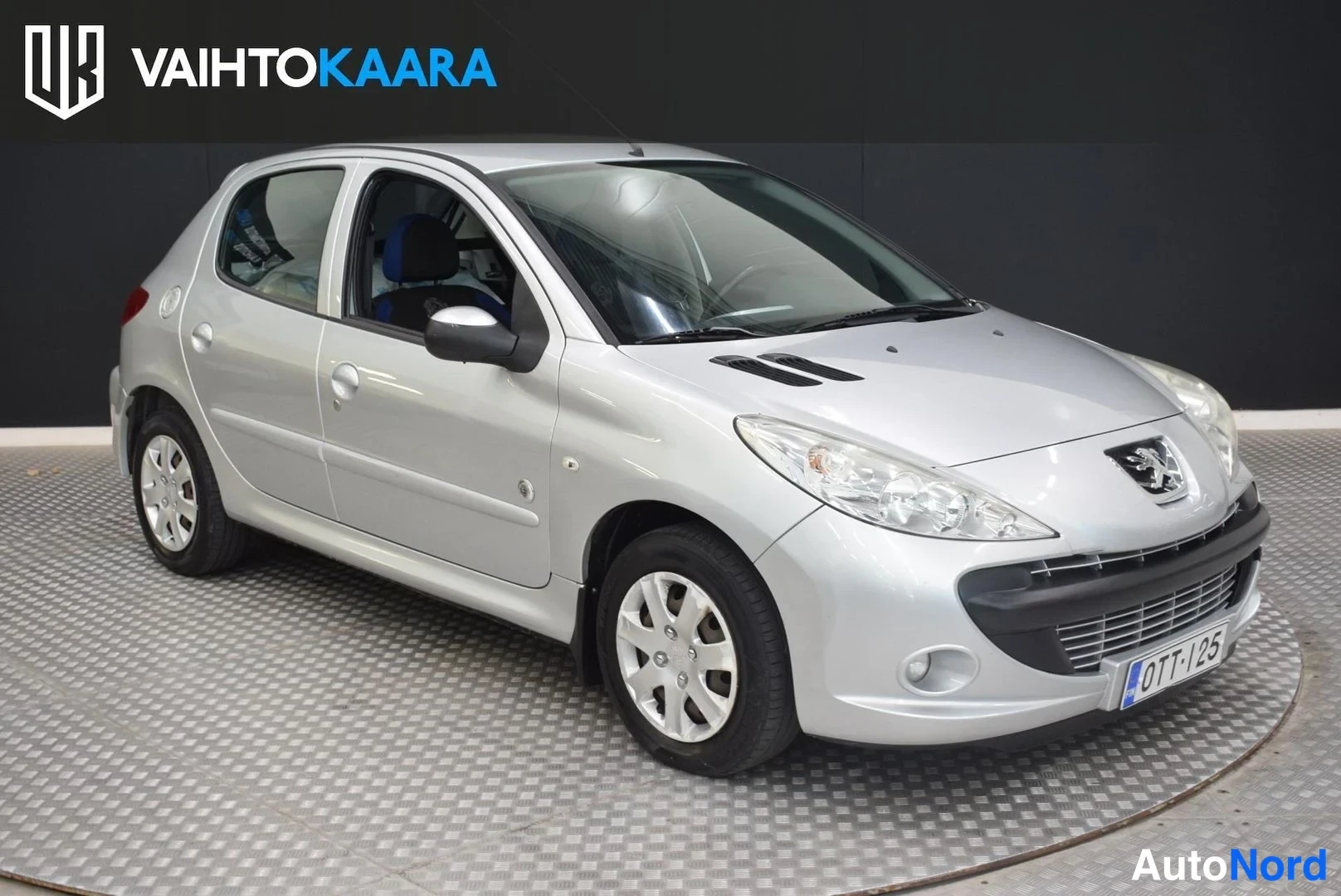 Harmaa Peugeot 206+ 2013, etuviisto, keula oikealle, kuva 3