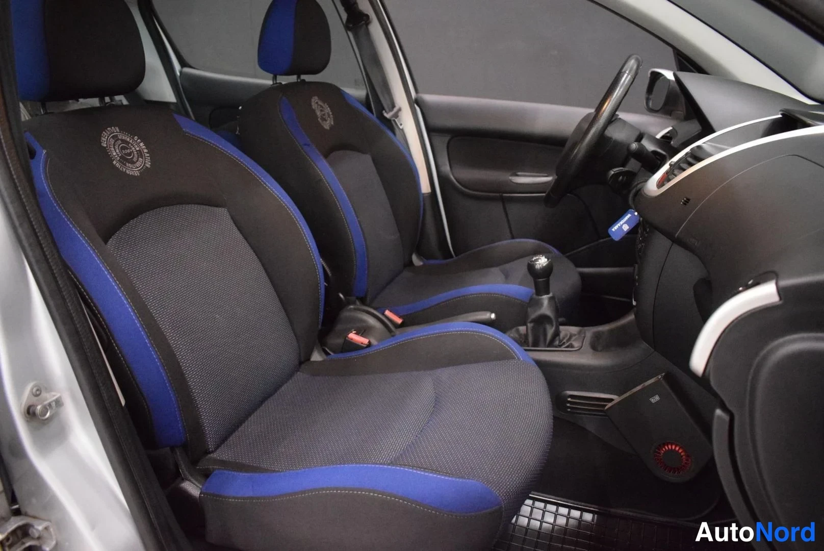 Harmaa Peugeot 206+ 2013, etuistuimet, kuva 11