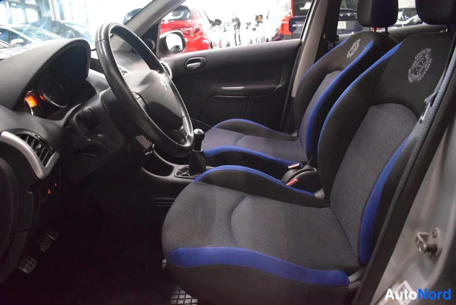 Harmaa Peugeot 206+ 2013, ohjaamo, kuva 15