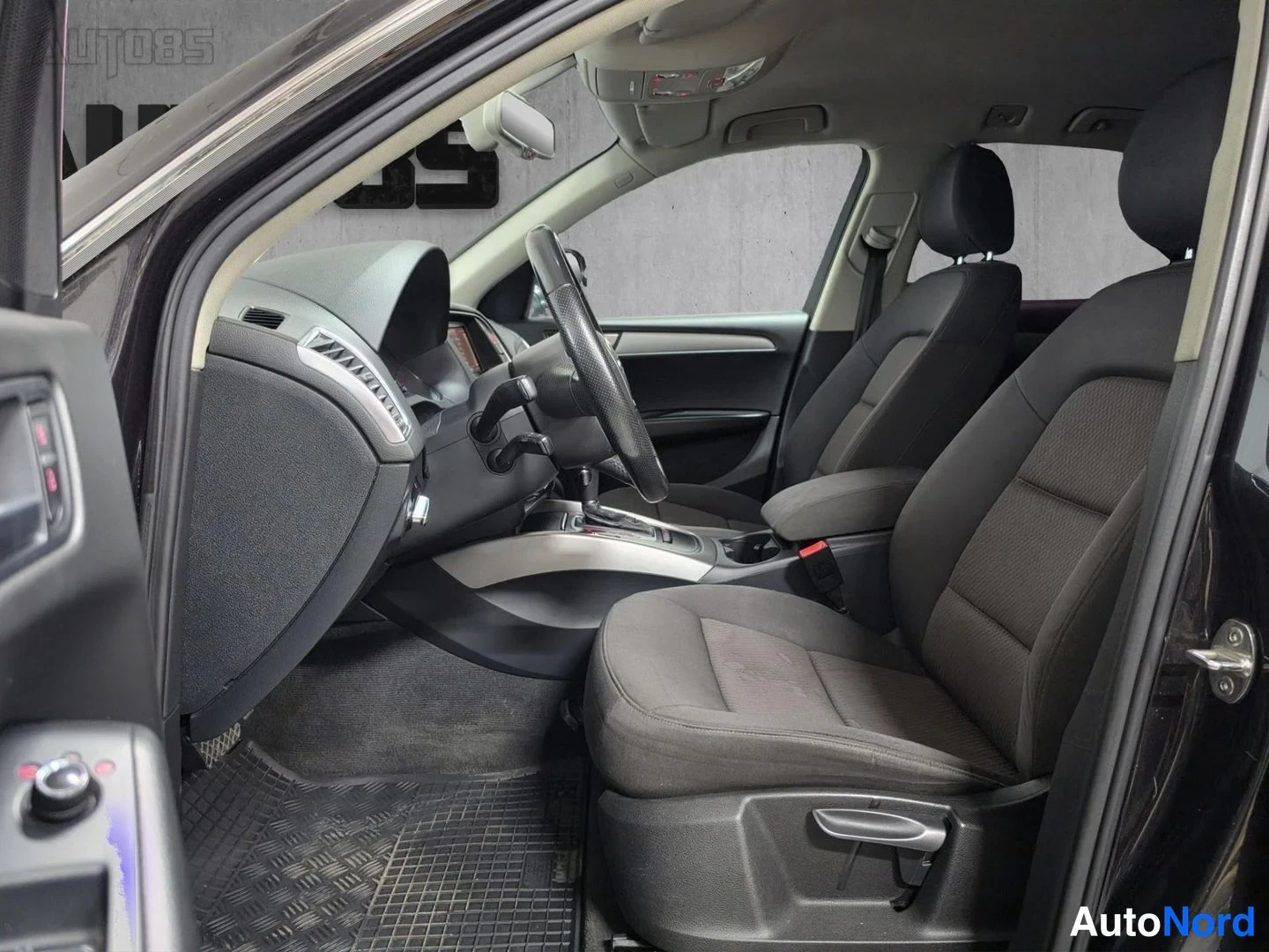 Harmaa Audi Q5 2011, ohjaamo, kuva 9