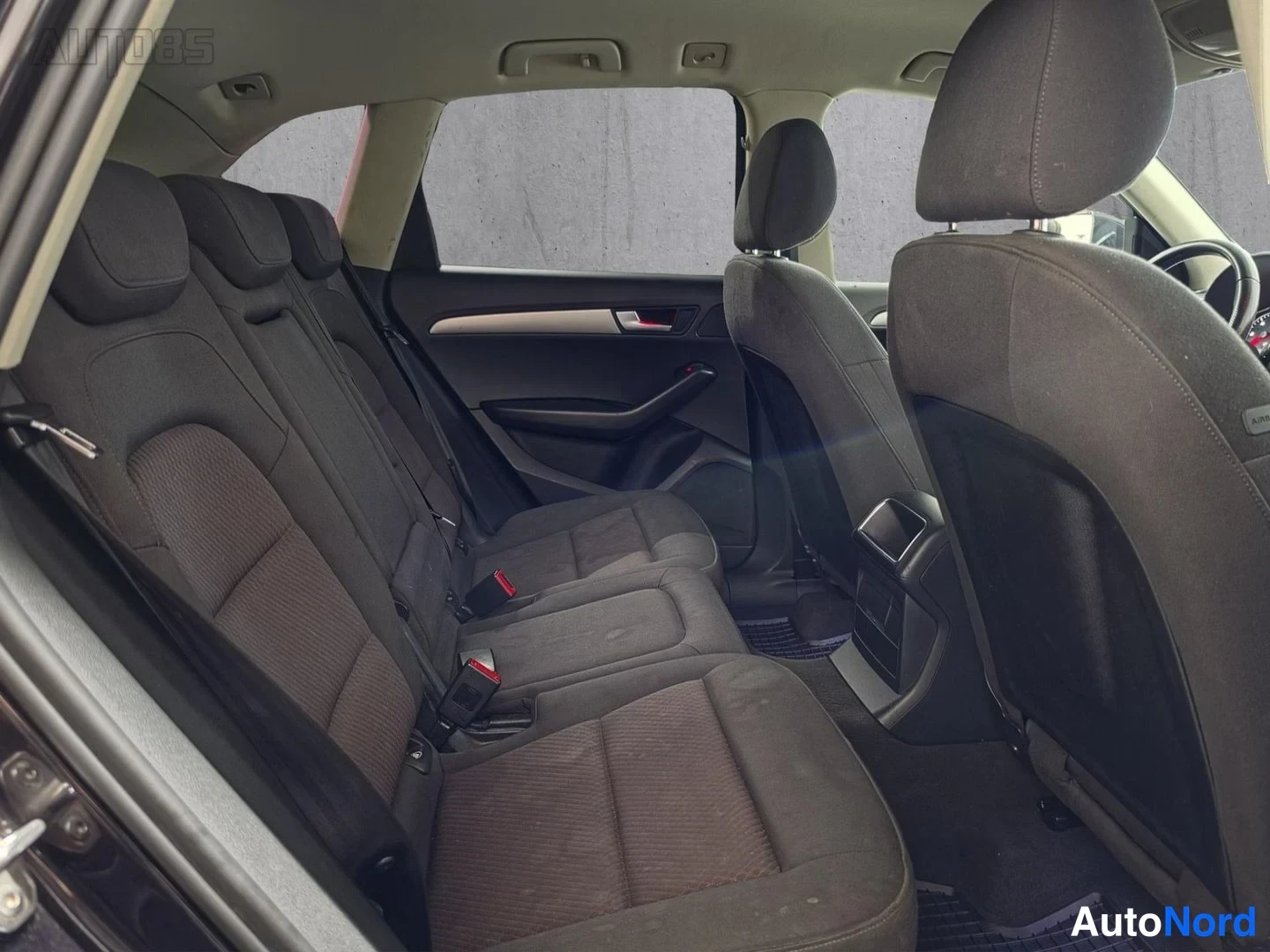 Harmaa Audi Q5 2011, takaistuimet, kuva 15