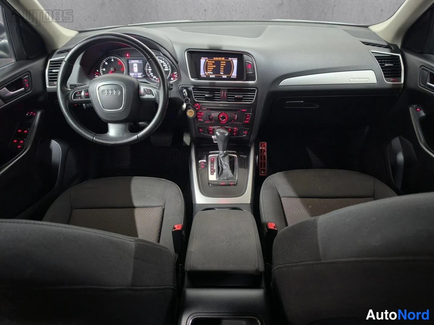 Harmaa Audi Q5 2011, ohjaamo, kuva 10