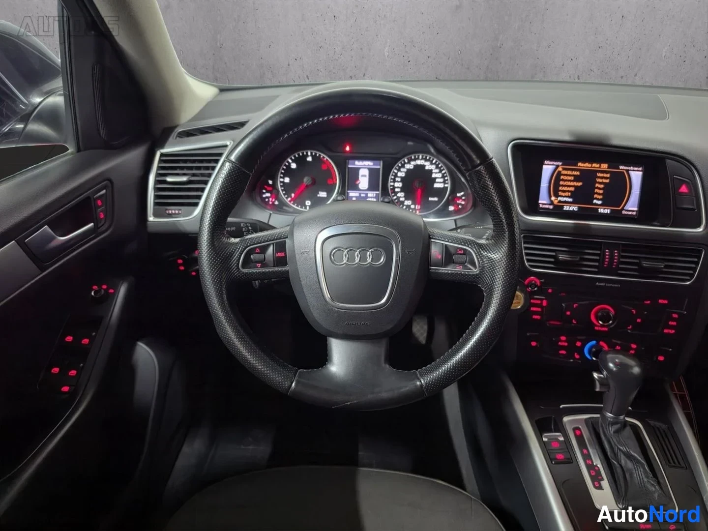 Harmaa Audi Q5 2011, ohjaamo, kuva 11