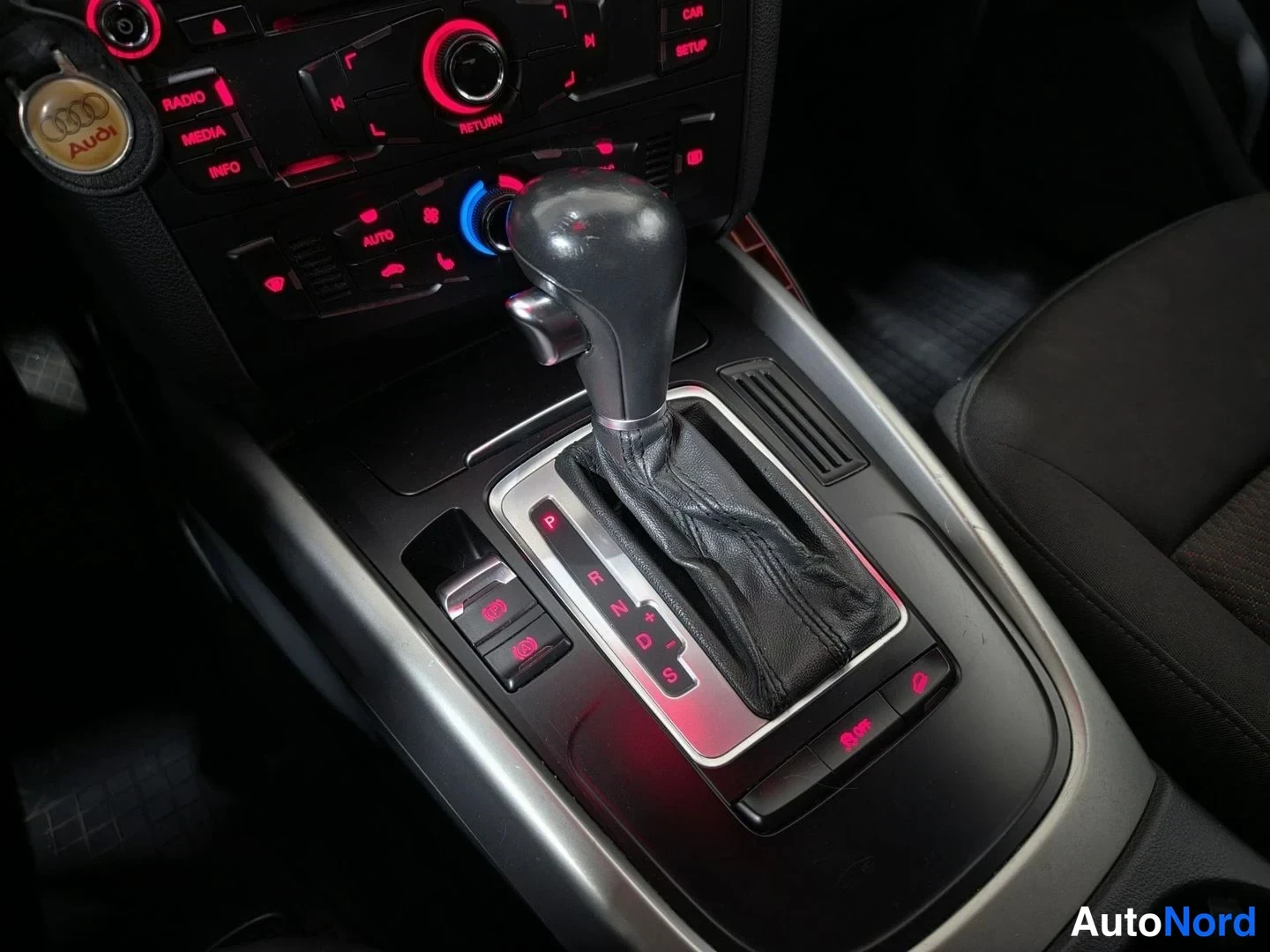 Harmaa Audi Q5 2011, yksityiskohta, kuva 23