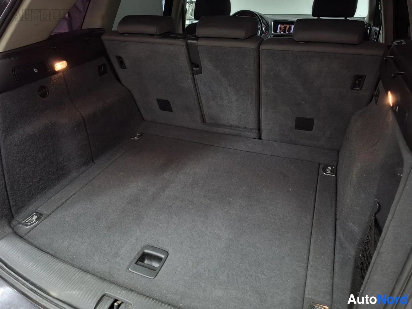 Harmaa Audi Q5 2011, tavaratila, kuva 17