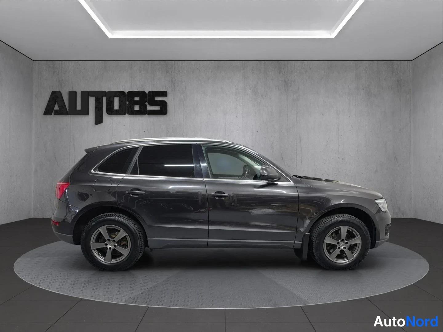Harmaa Audi Q5 2011, sivulta, kuva 4