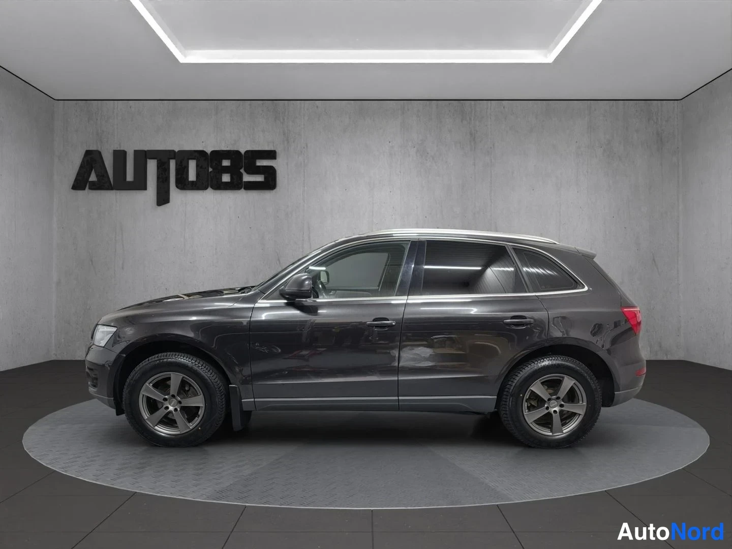 Harmaa Audi Q5 2011, sivulta, kuva 5