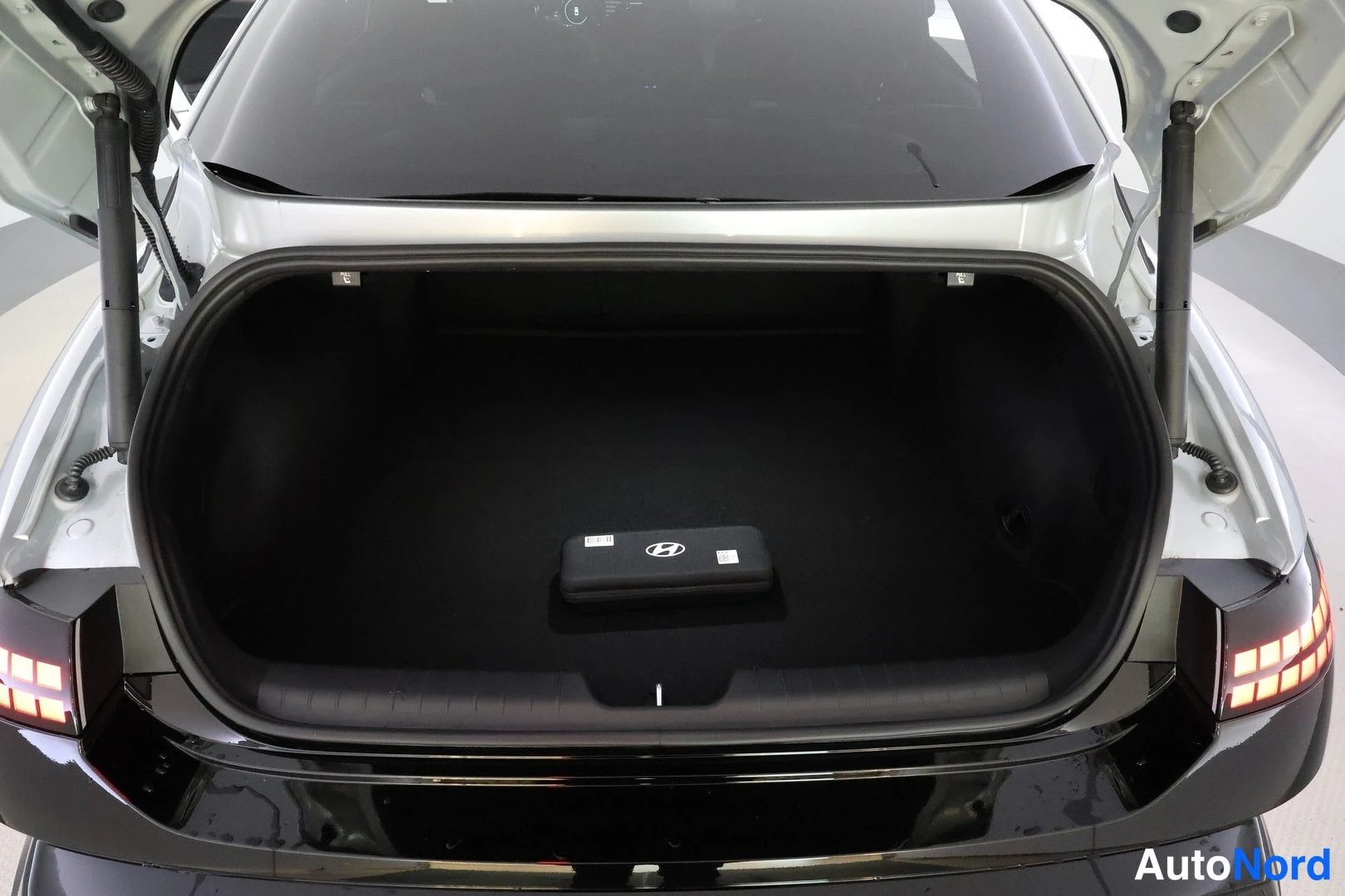 Hopea Hyundai IONIQ 6 2026, takaa, kuva 8