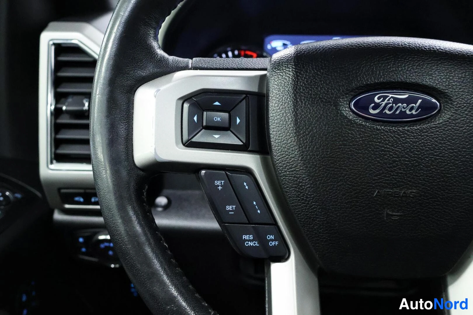 Musta Ford F-150 2017, kuva 13