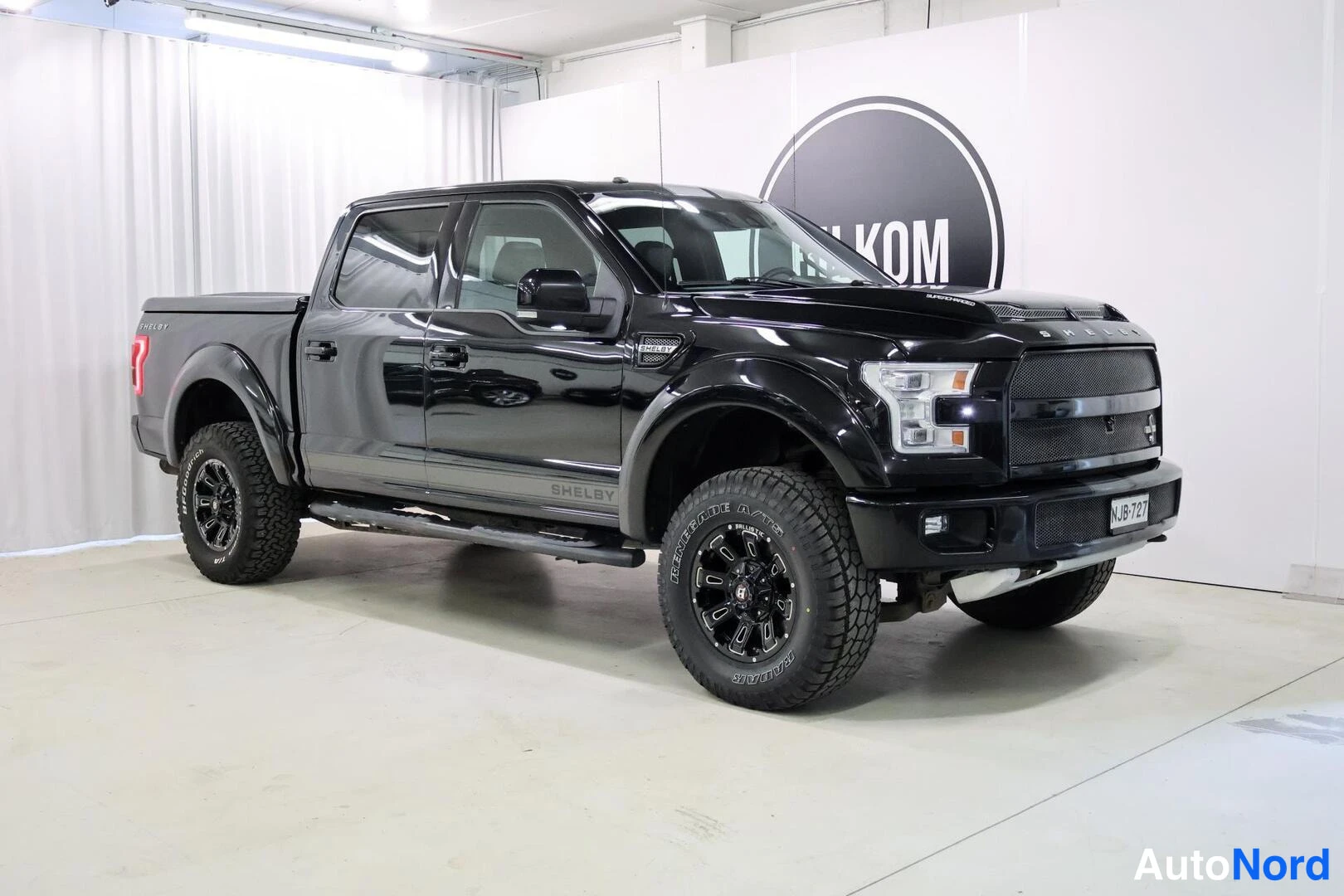 Musta Ford F-150 2017, etuviisto, keula oikealle, kuva 3