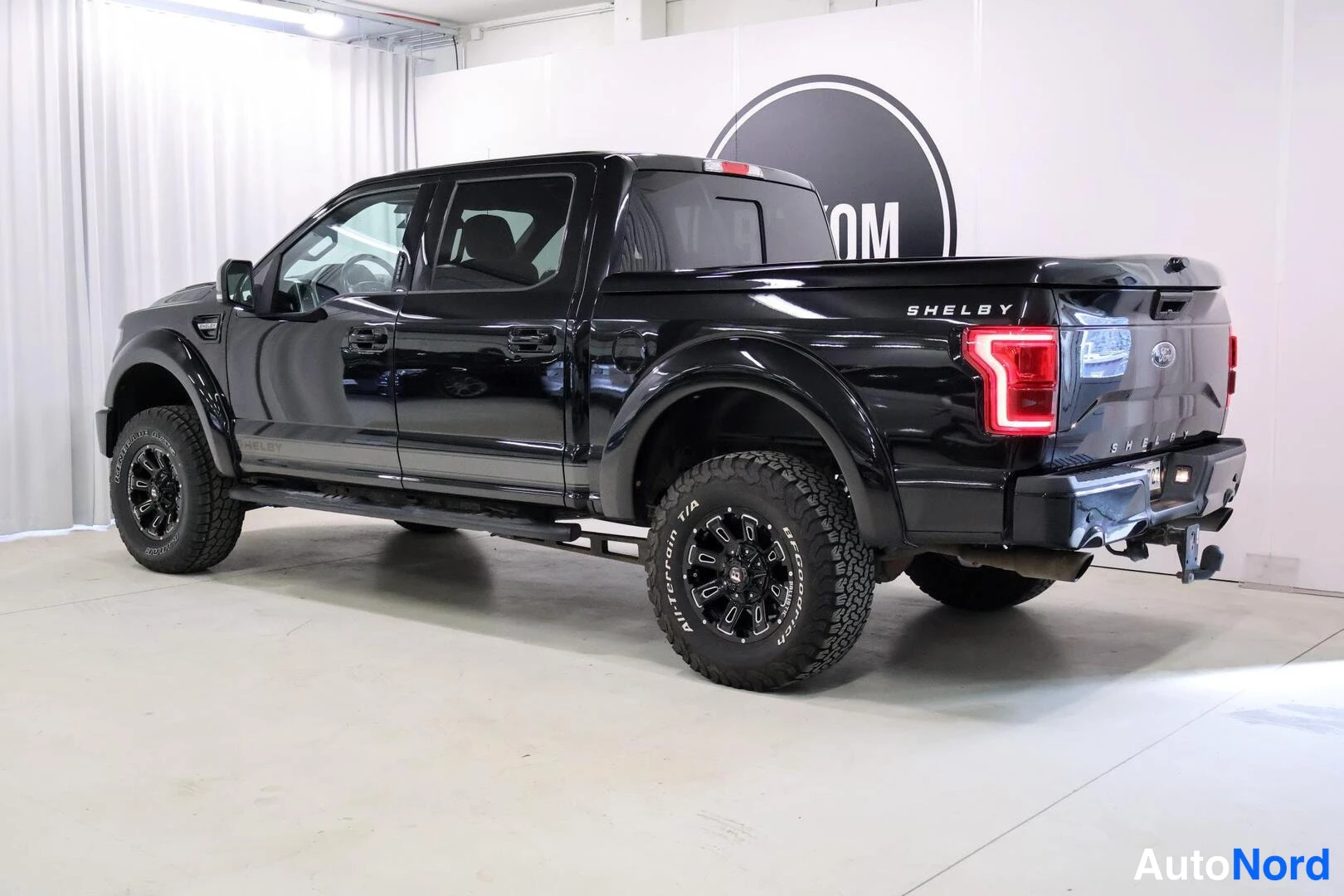 Musta Ford F-150 2017, takaviisto, kuva 5