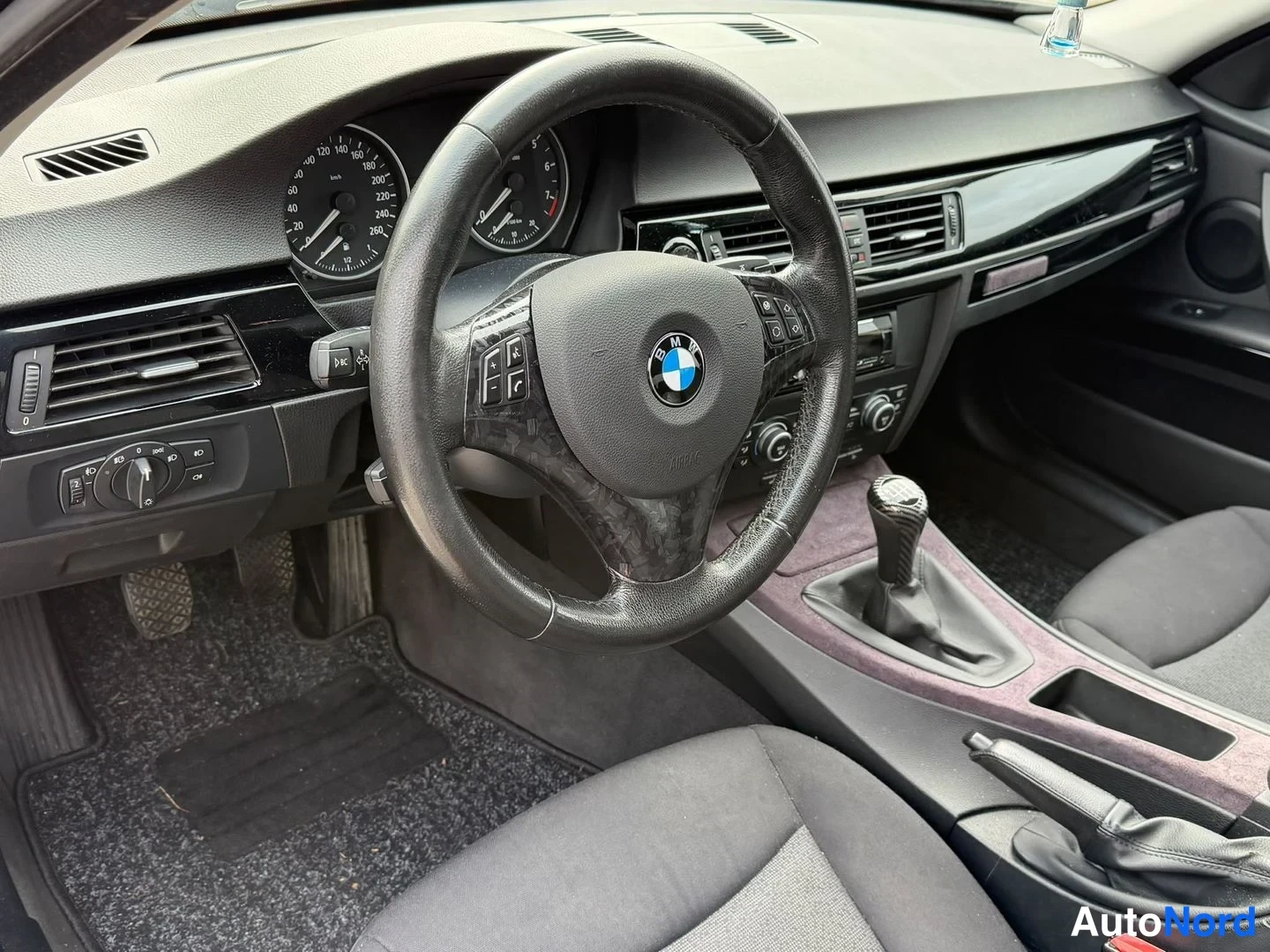 Musta BMW 325i 2007, kuva 3