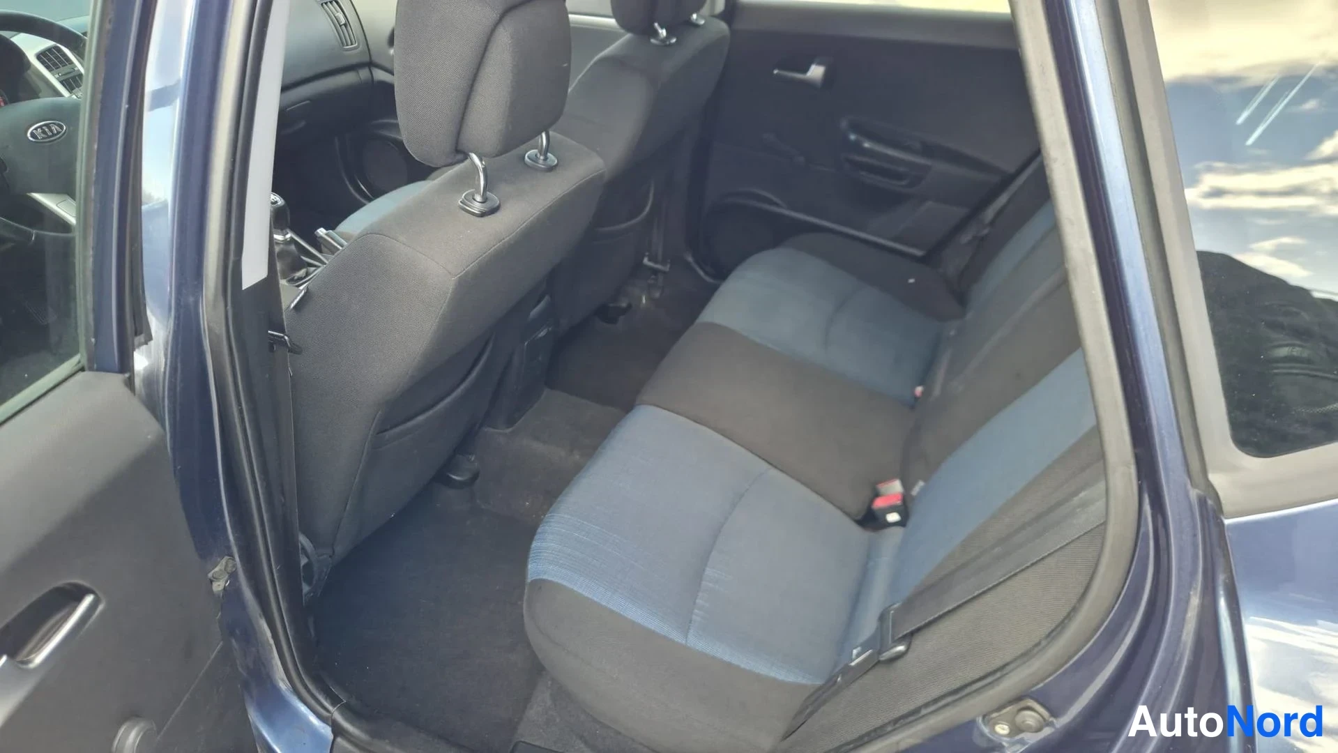 Sininen Kia Ceed 2010, takaistuimet, kuva 11