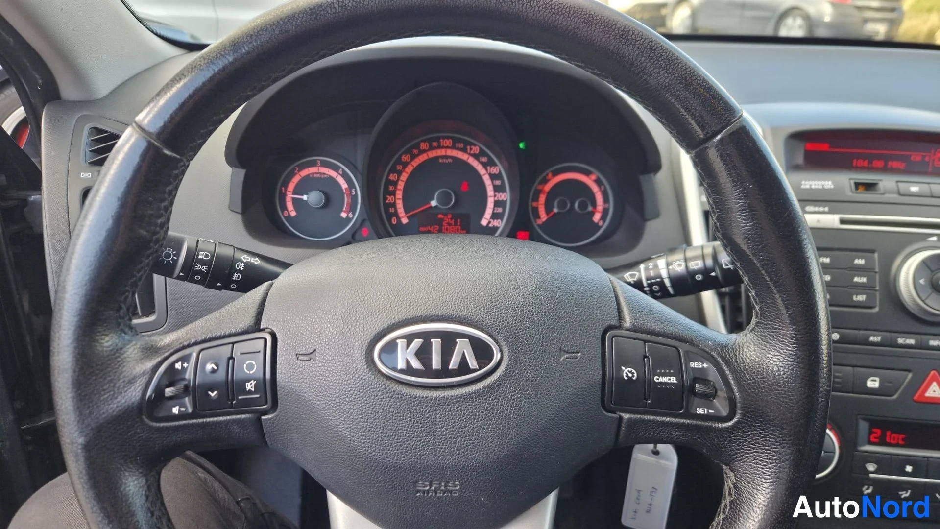 Sininen Kia Ceed 2010, yksityiskohta, kuva 13