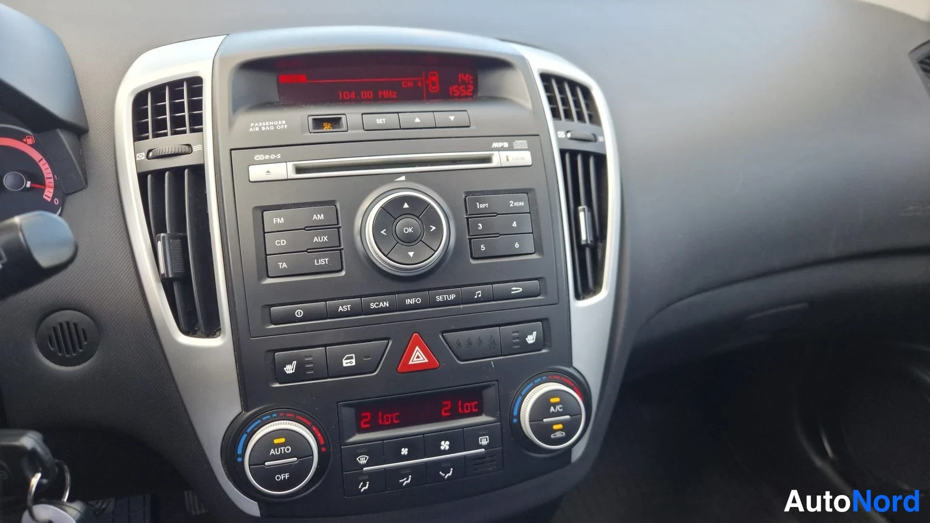 Sininen Kia Ceed 2010, yksityiskohta, kuva 14