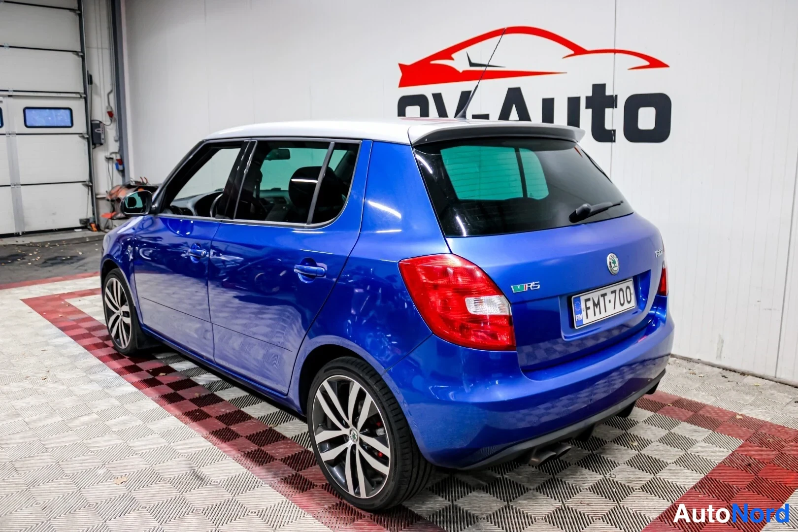 Sininen Skoda Fabia 2011, takaviisto, kuva 6