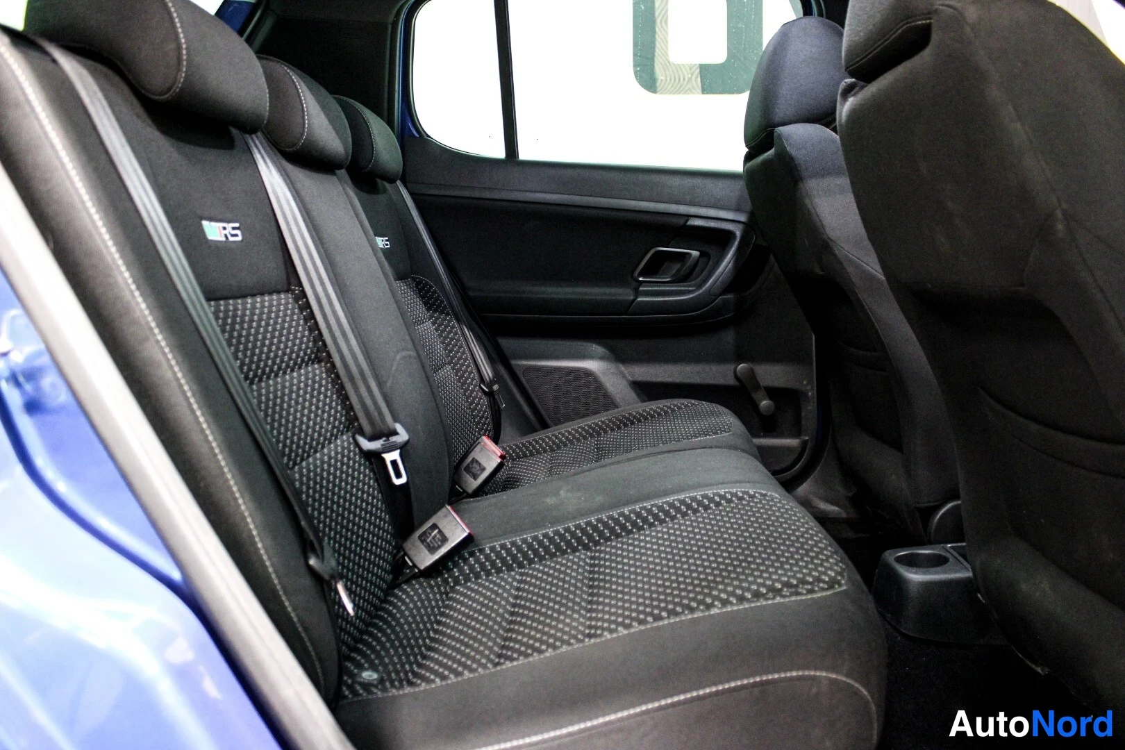 Sininen Skoda Fabia 2011, takaistuimet, kuva 15