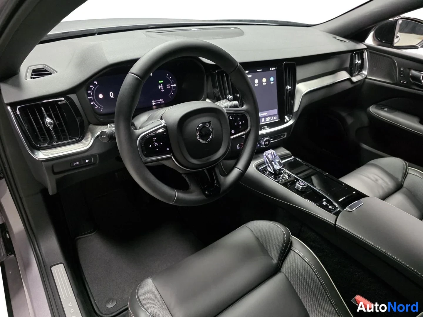 Hopea Volvo V60 2026, kuva 12
