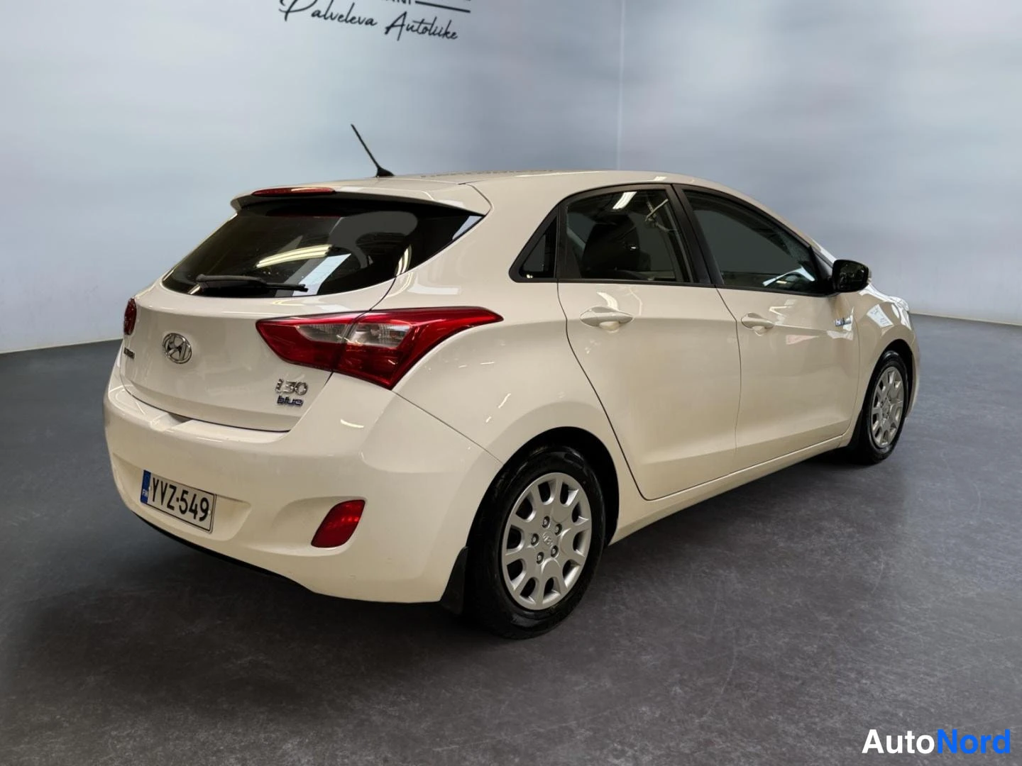 Valkoinen Hyundai i30 2013, takaviisto, kuva 6
