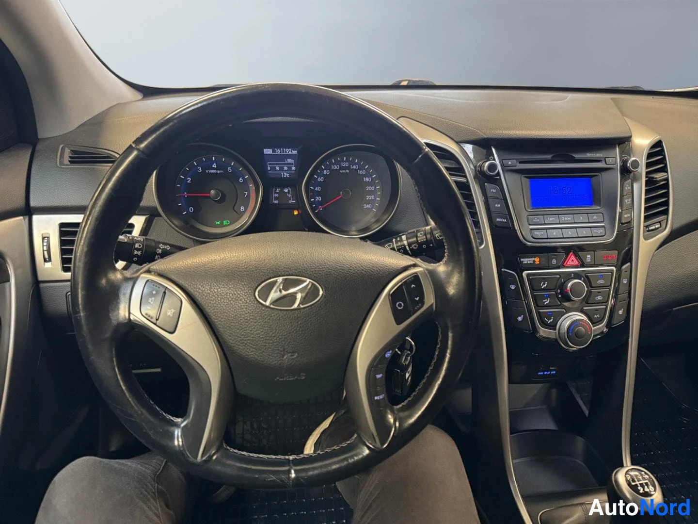 Valkoinen Hyundai i30 2013, kuva 14