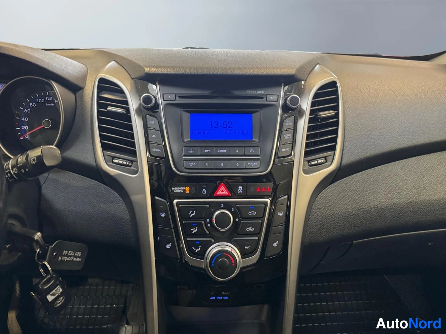 Valkoinen Hyundai i30 2013, kuva 16