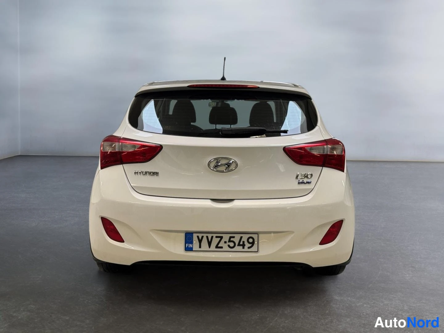 Valkoinen Hyundai i30 2013, takaa, kuva 8