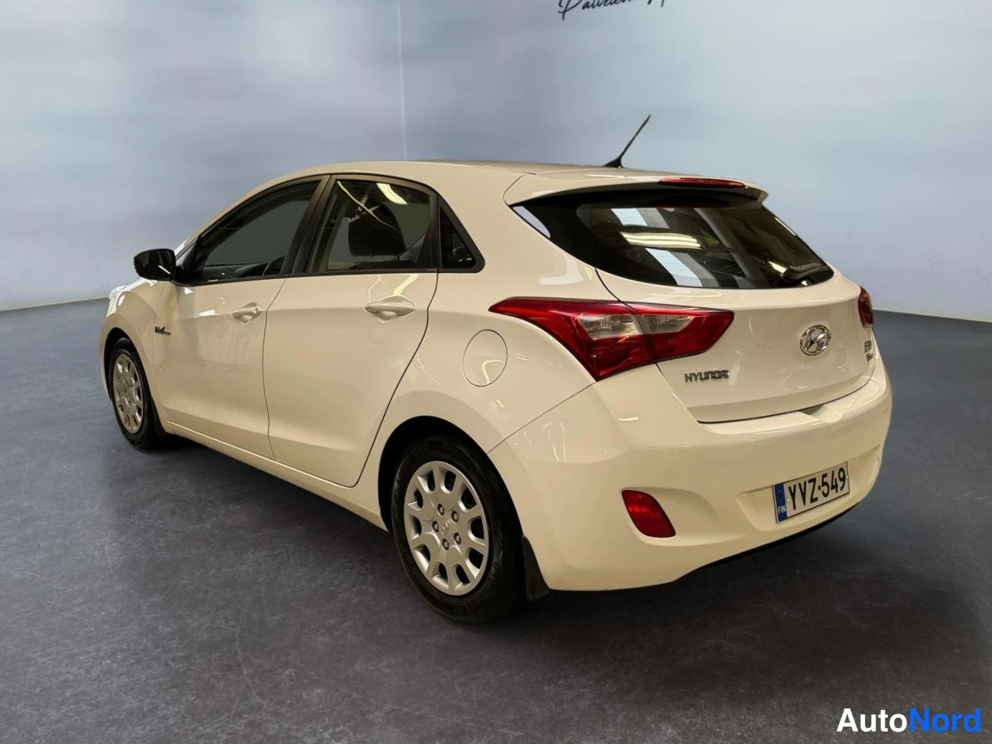 Valkoinen Hyundai i30 2013, takaviisto, kuva 7