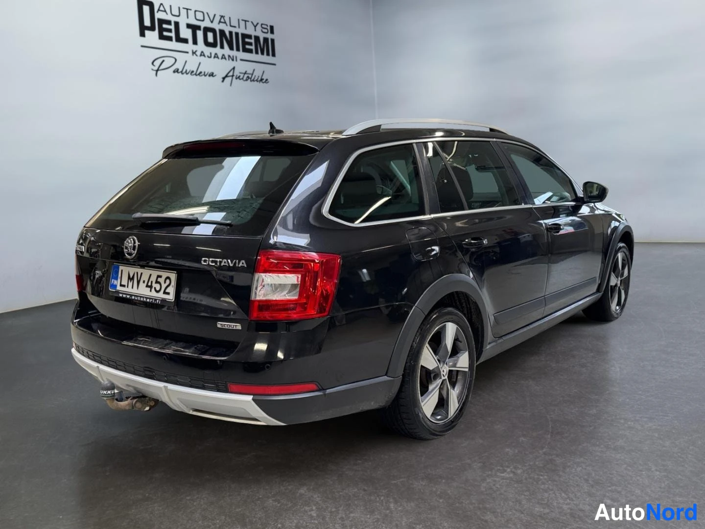 Musta Skoda Octavia 2016, takaviisto, kuva 6