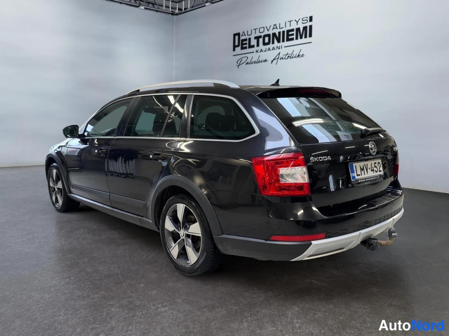 Musta Skoda Octavia 2016, takaviisto, kuva 7