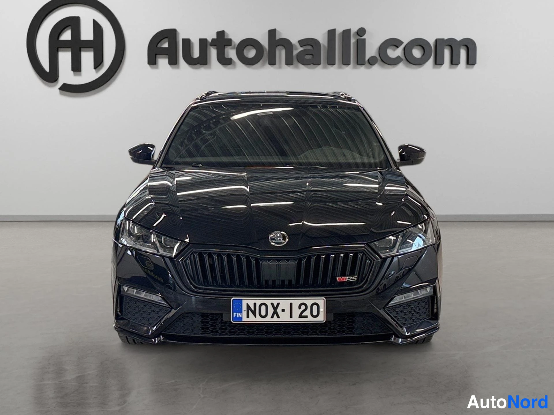Black Skoda Octavia 2024, front, photo 5