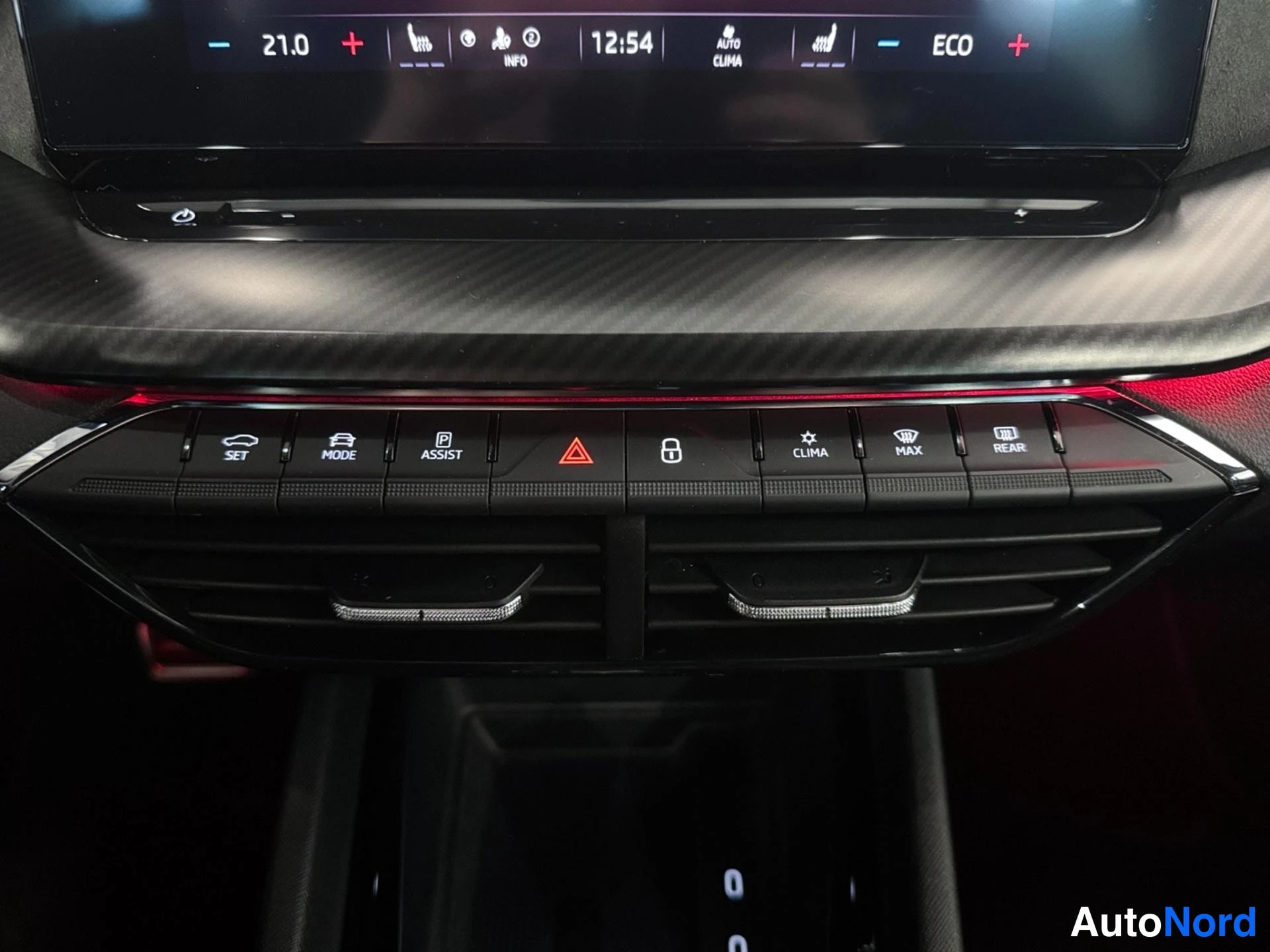 Black Skoda Octavia 2024, photo 28