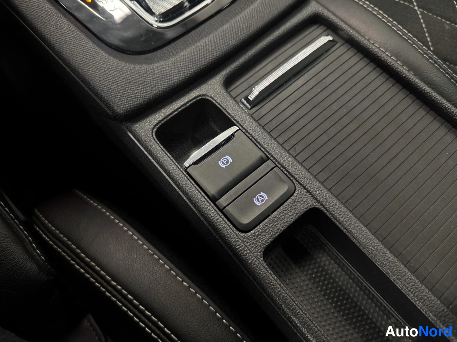 Black Skoda Octavia 2024, photo 30