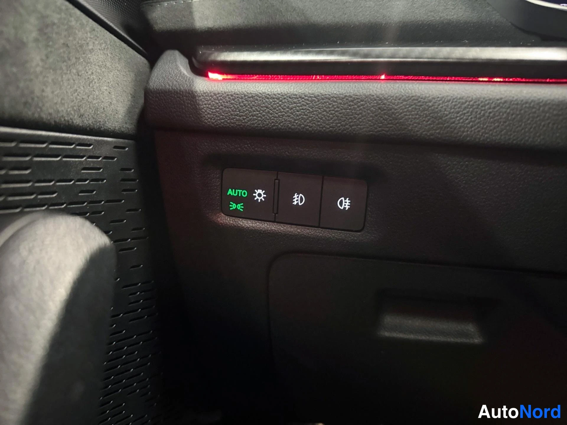 Black Skoda Octavia 2024, photo 31