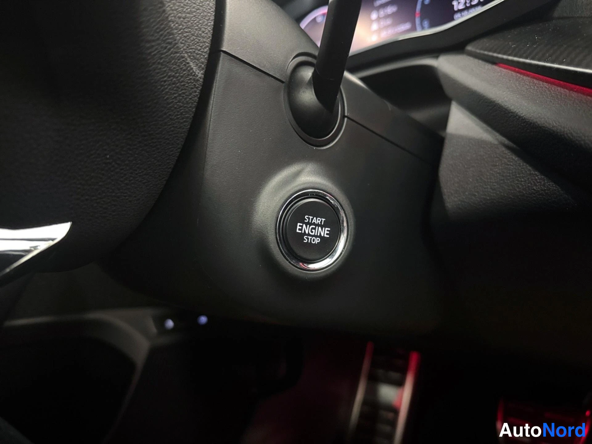 Black Skoda Octavia 2024, photo 32