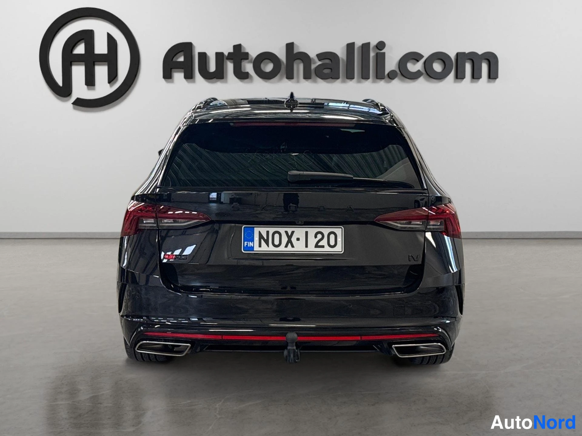 Black Skoda Octavia 2024, rear, photo 8